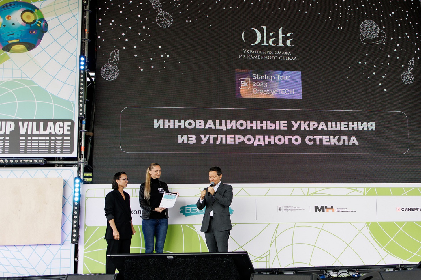 В 2023 году проект украшений из углеродного стекла занял третье место  в конкурсе CreativeTECH
