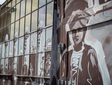 Автору проекта Антону Зимину хотелось рассказать историю, отразить наследие города, преемственность поколений, показать, что горожане тогда и сегодня не такие уж и разные. Зафиксировать уникальность утраченного духа этого места