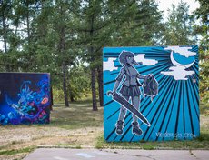 Это галерея под открытым небом в парковой зоне города Иркутска