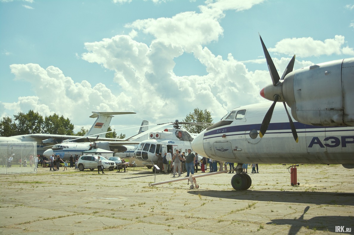 На выставке были представлены вертолёты Ми-8, самолёты Ту-154, Ан-24 и Ил-76.
