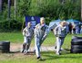 Участникам предстояло быстрее всех бегом преодолеть дистанцию по пересечённой местности с препятствиями.