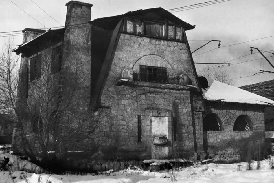 Воинская площадка. Бывшая гауптвахта. 1980-е гг. Воинская площадка. Бывшая гауптвахта. 1980-е гг.