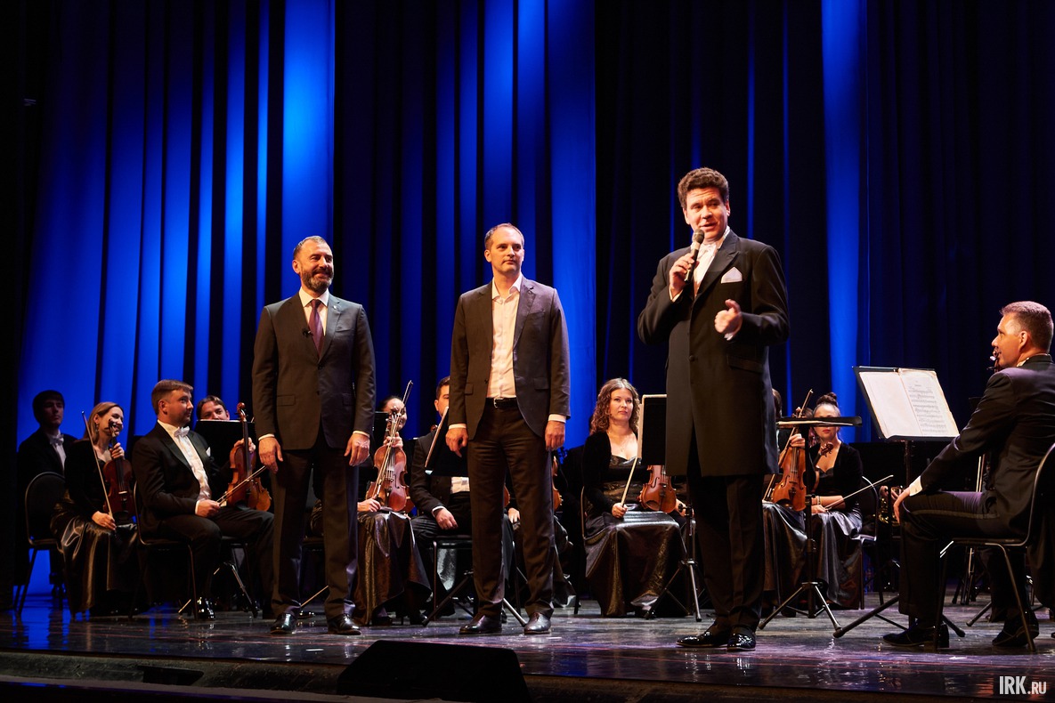 С приветственным словом выступили спикер Законодательного собрания Иркутской области Александр Ведерников и первый заместитель губернатора Иркутской области Роман Колесов.