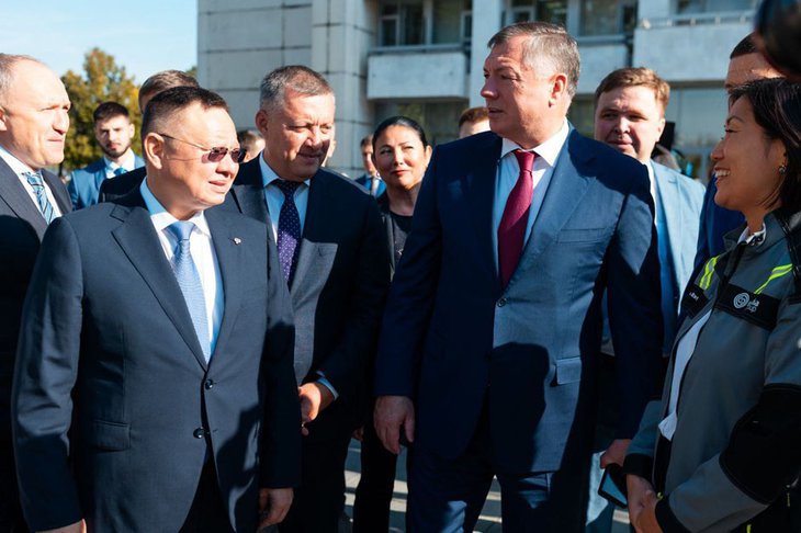 Игорь Кобзев на международном симпозиуме. Фото из официального телеграм-канала губернатора Иркутской области