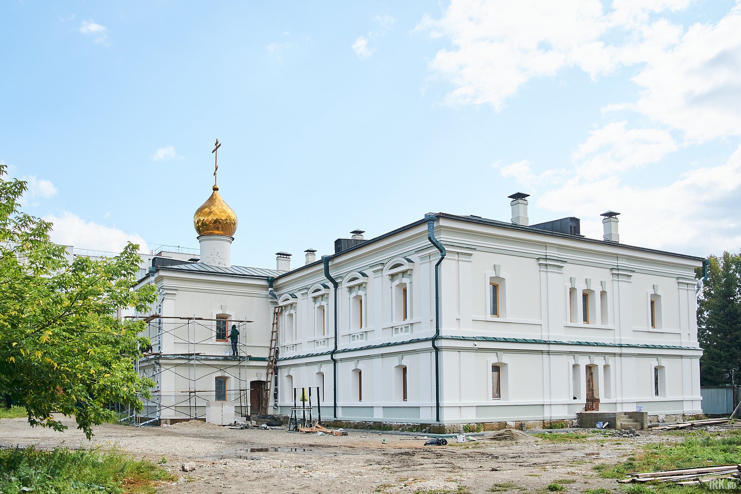 Сейчас восстанавливается одно из старинных зданий монастырского комплекса