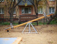 Свердловский округ. Двор по адресу: ул. Лермонтова, 289