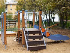 Свердловский округ. Двор по адресу: ул. Лермонтова, 289