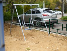 Свердловский округ. Двор по адресу: ул. Лермонтова, 289