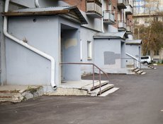 Свердловский округ. Двор по адресу: ул. Лермонтова, 289