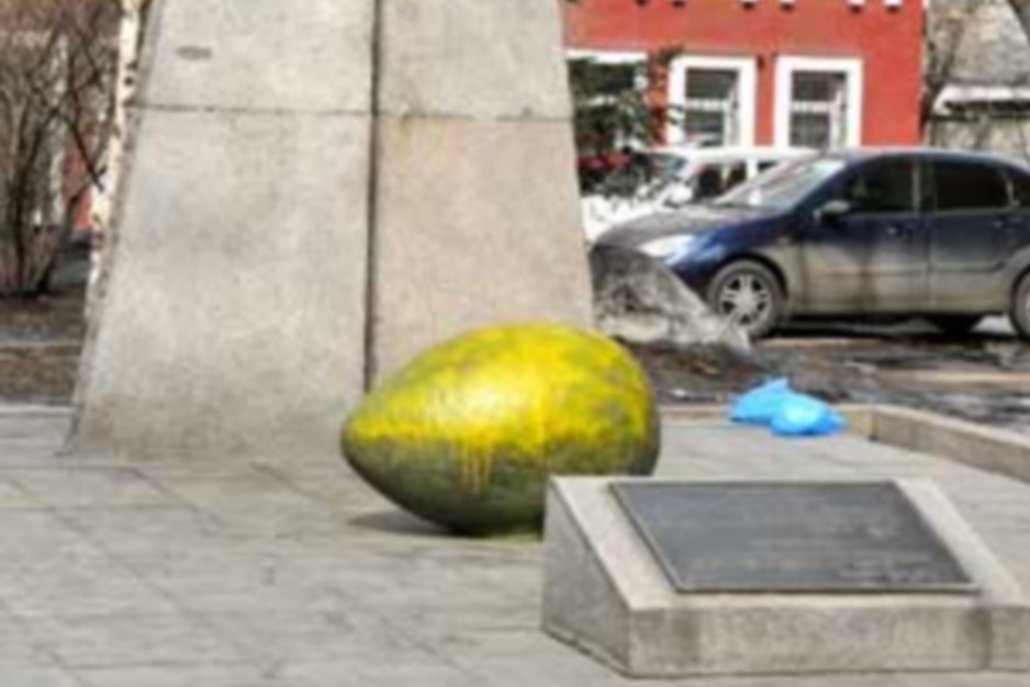 В 2010 году символ дружбы Иркутска и Канадзавы раскрасили в желтый цветФото с сайта www.baik-info.ru, автор — Сергей Игнатенко В 2010 году символ дружбы Иркутска и Канадзавы раскрасили в желтый цветФото с сайта www.baik-info.ru, автор — Сергей Игнатенко