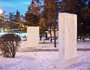 В конце ноября в сквере Кирова появилось 33 куба изо льда. Их установили по всей площади сквера.
