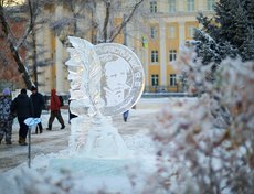 Вторая скульптура Ивана — буква «Р» в виде портрета писателя Валентина Распутина.