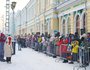 Посмотреть на волшебника пришли, пожалуй, самые морозостойкие иркутяне. На улице в тот день было -32.
