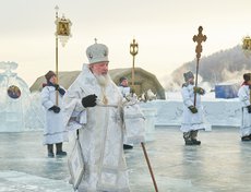 Митрополит провёл обряд освящения иордани на Якоби.