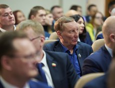 Начиная с четвертого созыва Думы количество депутатов увеличилось до 35 человек, трое из которых могли работать на освобожденной основе.