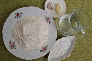Свежая вкусная выпечка к завтраку.