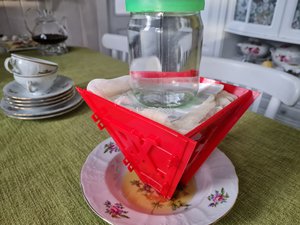Вам понадобится пасочница и марля.