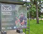 На аллее со стороны гостиницы «Ангара» установлено 10 стендов с фотографиями бойцов из Иркутской области, находящихся сейчас в зоне СВО.