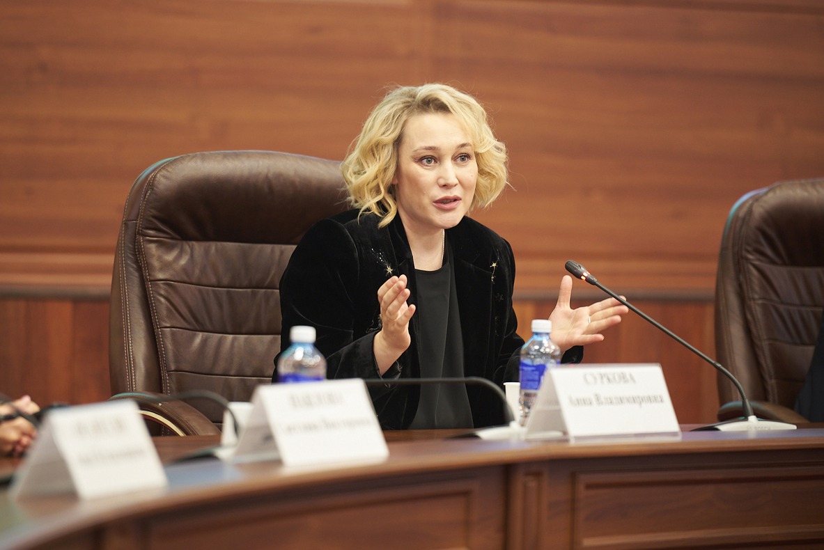 Анна Суркова, генеральный директор IRK.ru: «После трех выставок появилось представление, каким должен быть онлайн-проект. Большую поддержку в реализации этой идеи оказал Институт развития интернета».