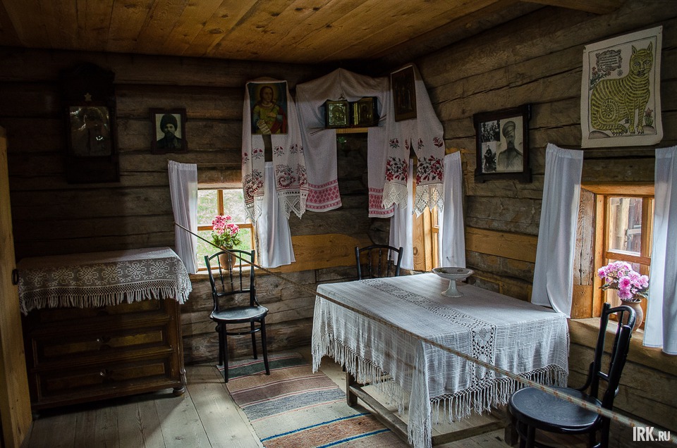Казачья изба отличается от крестьянской городским убранством.