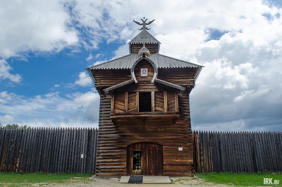 И, конечно же, Илимский острог. Величественная деревянная крепость, которая стояла на дороге из Москвы в Восточную Сибирь. Здесь собирали дань с купцов.
