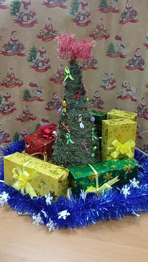 Будем песни петь, играть, вокруг ёлочки плясать!