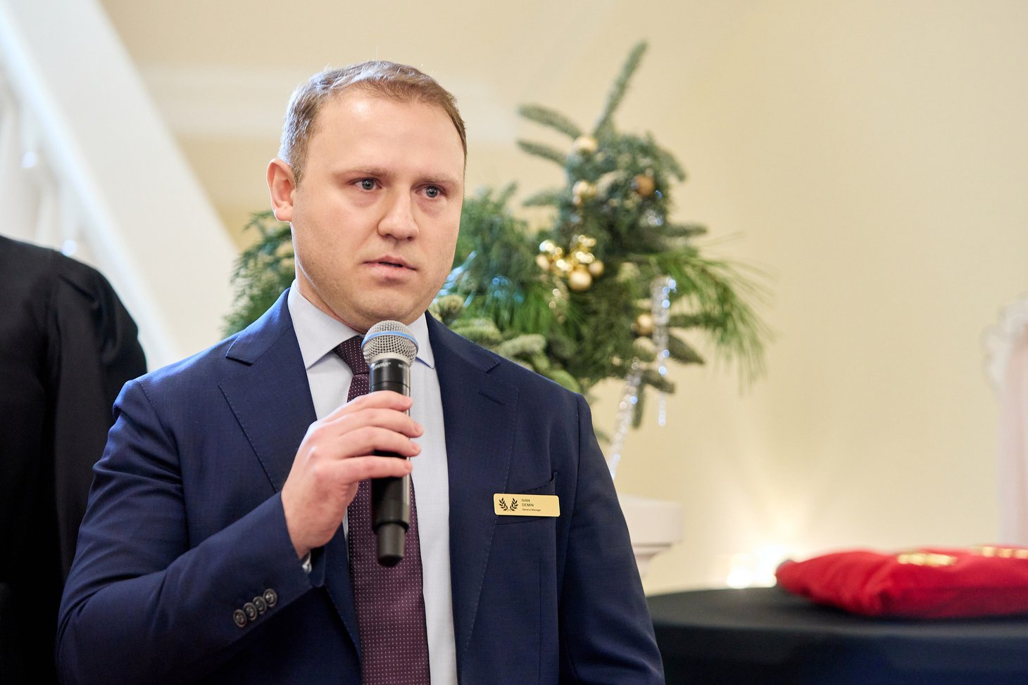 Руководитель отеля Иван Демин Руководитель отеля Иван Демин