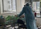 Омбудсмен и один из пострадавших детей. Фото из телеграм-канала Татьяны Афанасьевой
