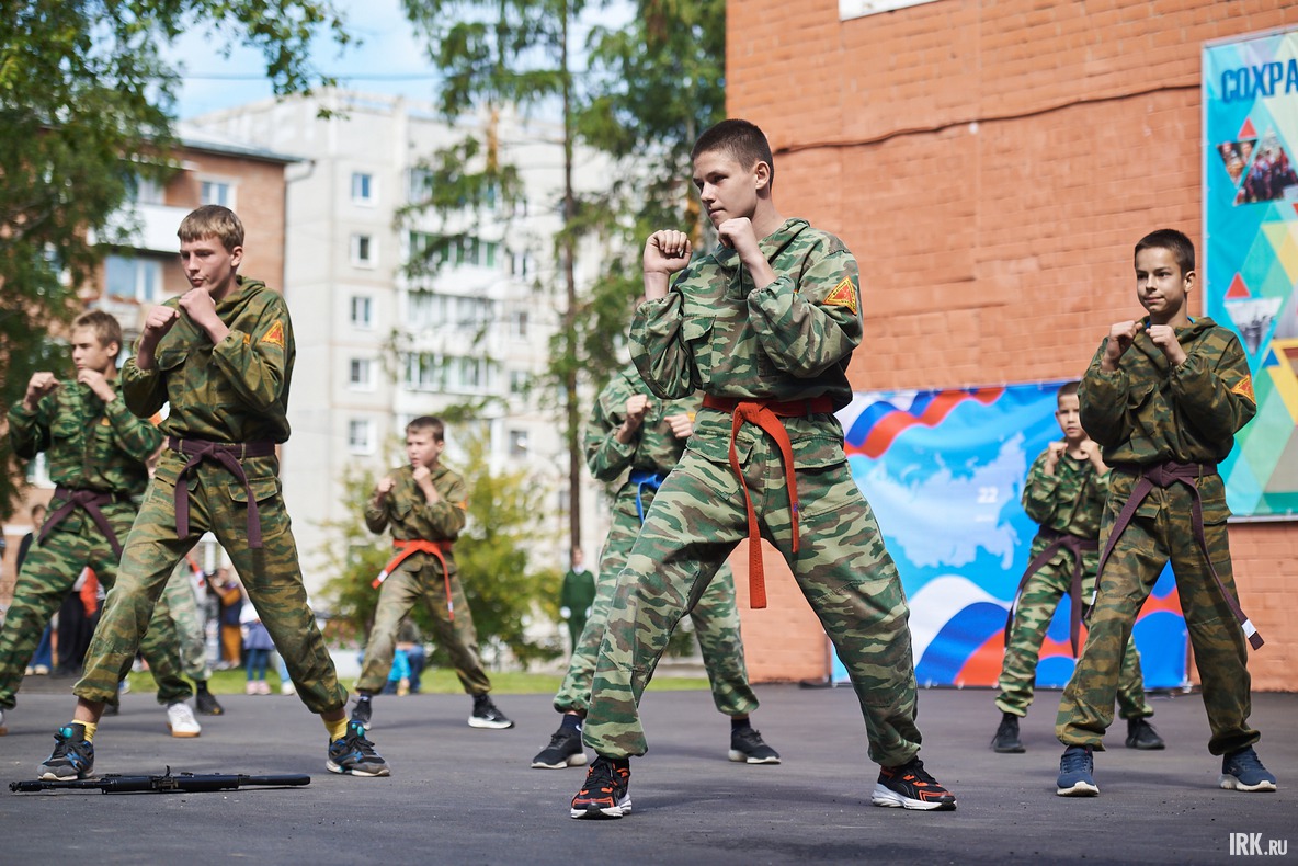 С показательным номером выступили воспитанники спортивного клуба «Суворовец».