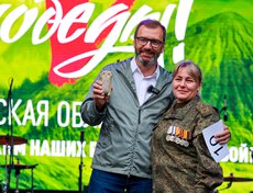 Также фестиваль и аукцион посетил председатель областного парламента Александр Ведерников