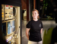 Для более удобной организации спектаклей и концертов за кулисами установили новый пульт помощника режиссера.