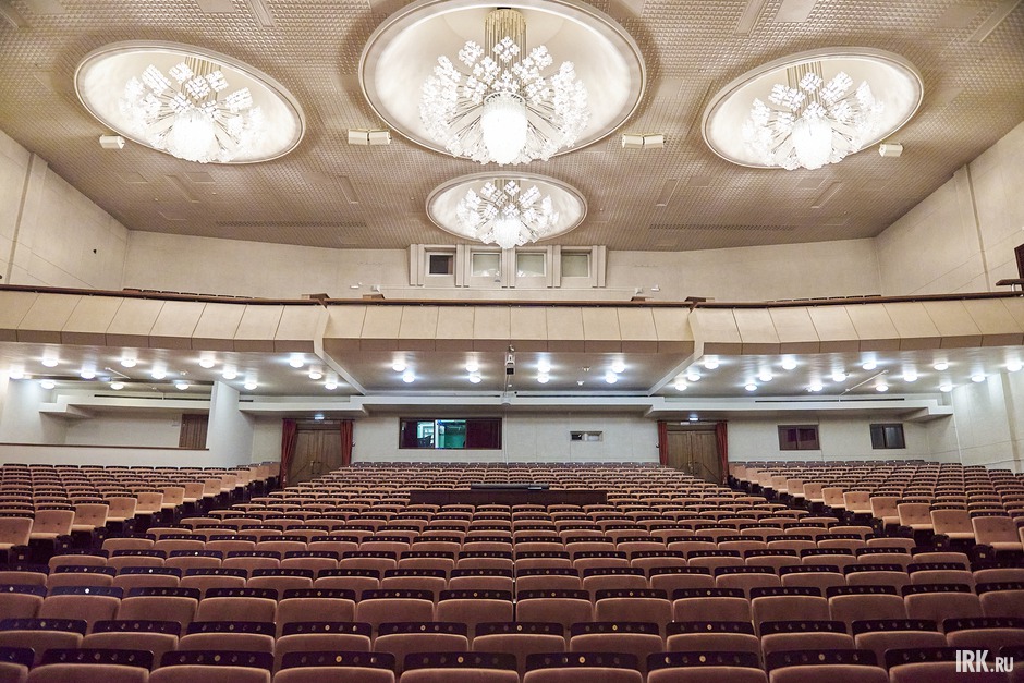 Демонтированные театральные кресла передали в пользование учреждениям культуры и образования Иркутской области.