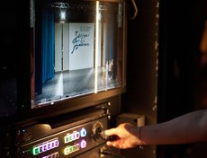 Он позволяет организовывать взаимодействие технических служб и артистов при проведении спектаклей.