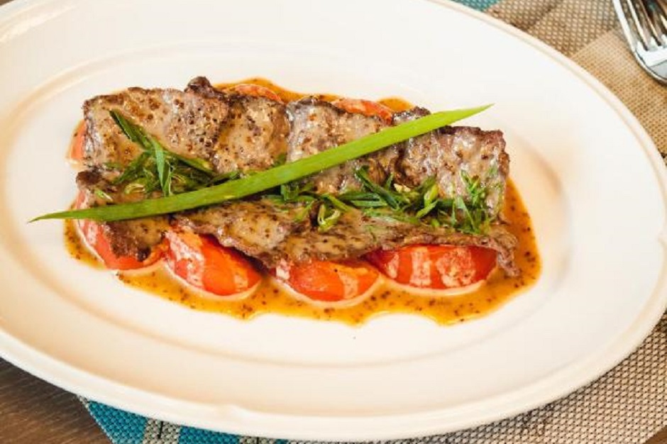 Блюдо. Фото с сайта https://strogovhotel.ru/cafe/