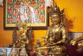 Алтарь в Усть-Ордынском дацане. Фото Маргариты Романовой, IRK.ru