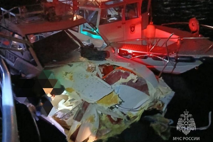 Катер. Фото ГУ МЧС России по Иркутской области