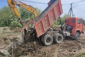 Выгрузка мусора. Фото пресс-службы прокуратуры Иркутской области