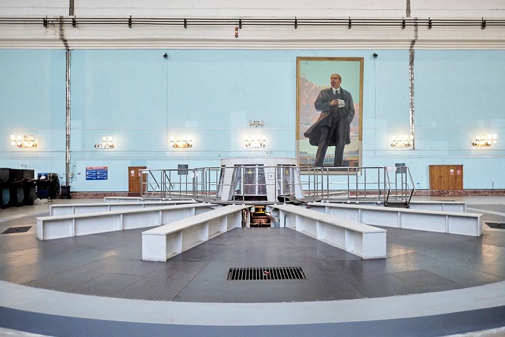 Картина в машинном зале Иркутской ГЭС Картина в машинном зале Иркутской ГЭС