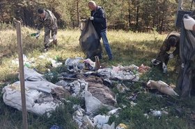 Мусор в лесу. Фото пресс-службы правительства Иркутской области