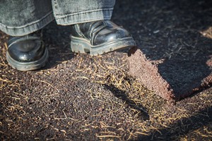 Резиновое покрытие на баскетбольной площадке