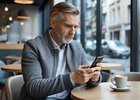 Мужчина с телефоном. Изображение сгенерировано с помощью нейросети GigaChat