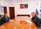 Александр Шуваев и Игорь Кобзев. Фото пресс-службы правительства региона