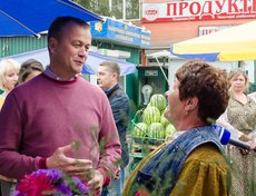 Любовь Алексеева, уроженка Тофаларии, в первую очередь, поблагодарила главу региона за налаженное вертолетное сообщение.