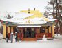 В специальном здании ламы ведут прием