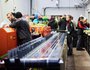 В январе 2026 года в тепличном хозяйстве установили многофункциональную линию по обрезке и обвязке цветов.