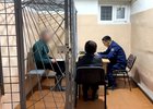 Разъяснение прав при предъявлении обвинения одному из фигурантов. Скриншот видео пресс-службы СУ СКР по Республике Бурятия