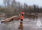 Сотрудники ведомства работают в зоне паводков. Скриншот видео пресс-службы ГУ МЧС России по Иркутской области