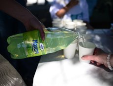 За участие в этом интерактиве ребят угощали лимонадом.
