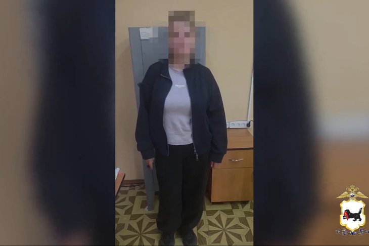 Задержанная женщина. Скриншот из видео пресс-службы ГУ МВД России по Иркутской области