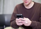 Человек с телефоном. Фото Маргариты Романовой, IRK.ru